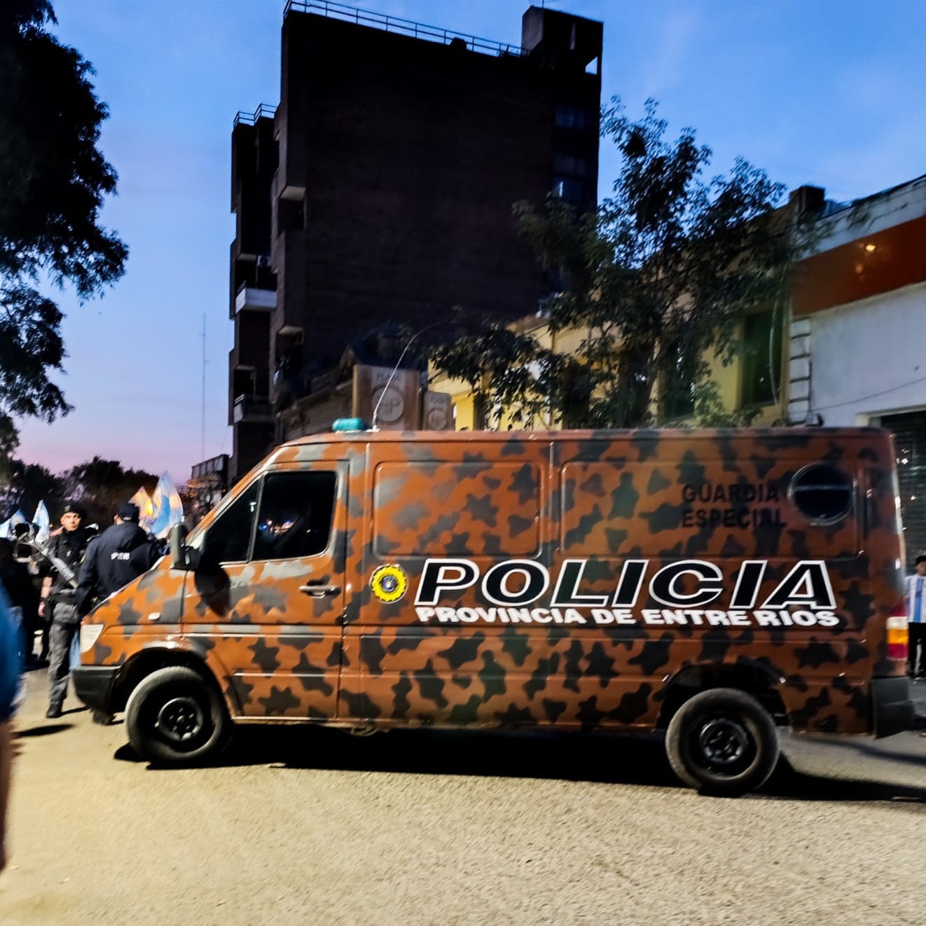La Paz celebró en las calles con un importante operativo de seguridad y algunos incidentes aislados